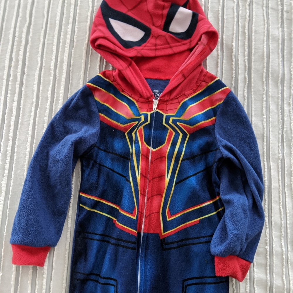 Avengers 4t Spiderman costume